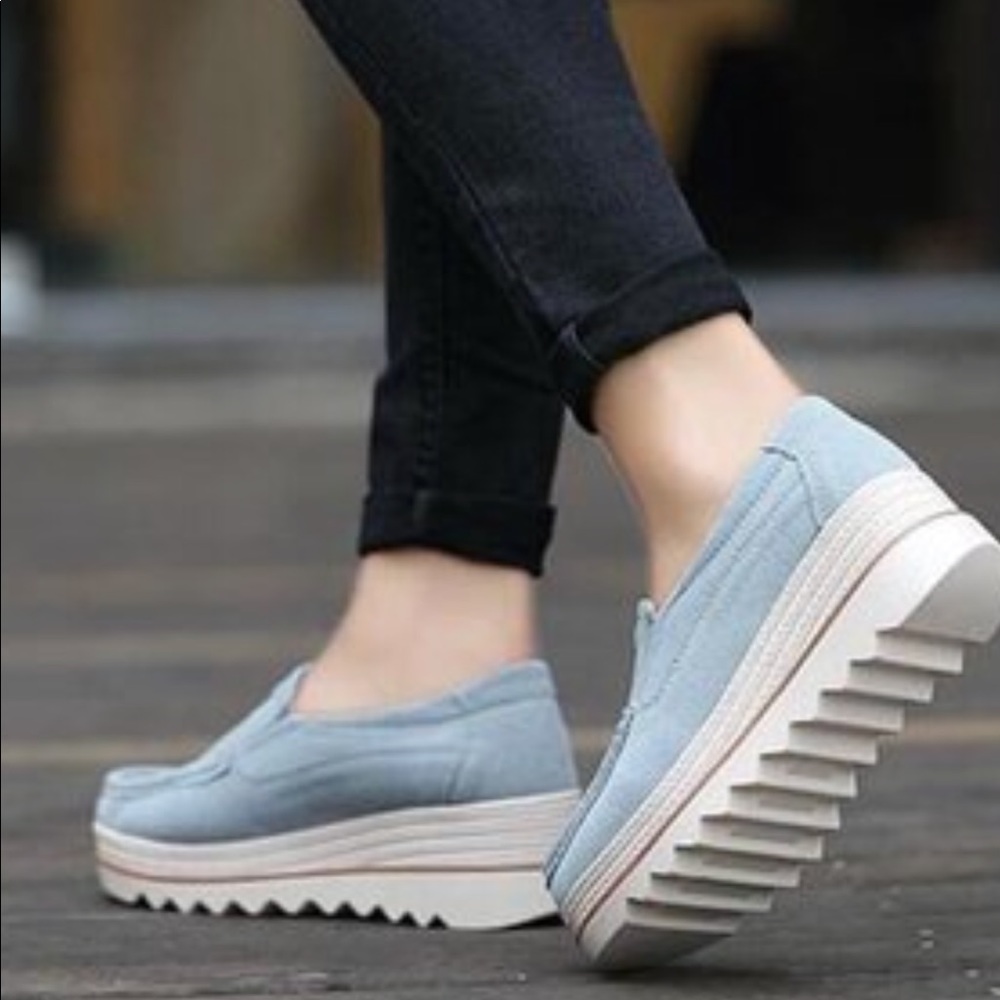 Suede Round Toe Slip on Platform Shoes